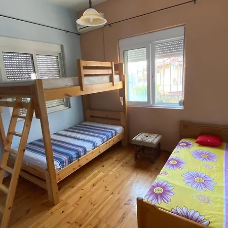 Agioi Theodoroi Holiday home